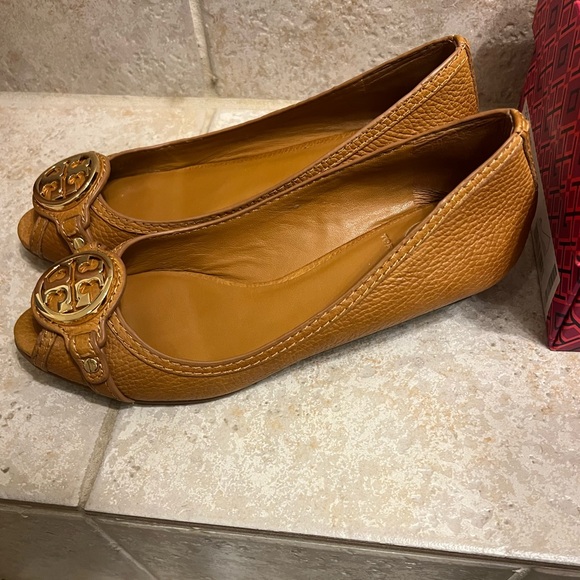Tory Burch Leticia shoes - Picture 3 of 3